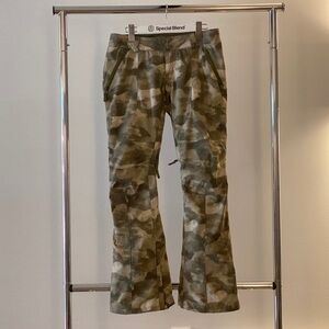 Burton Indulgence Women’s Snowboarding Pants - Camo Print